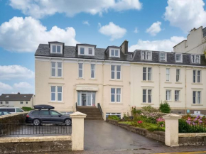Westbay Apartment